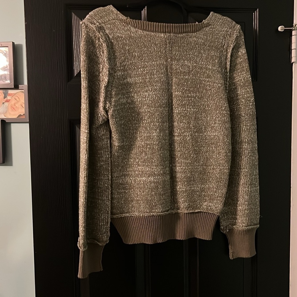 NEW Women's Gray Sweater Size Medium - Picture 4 of 5
